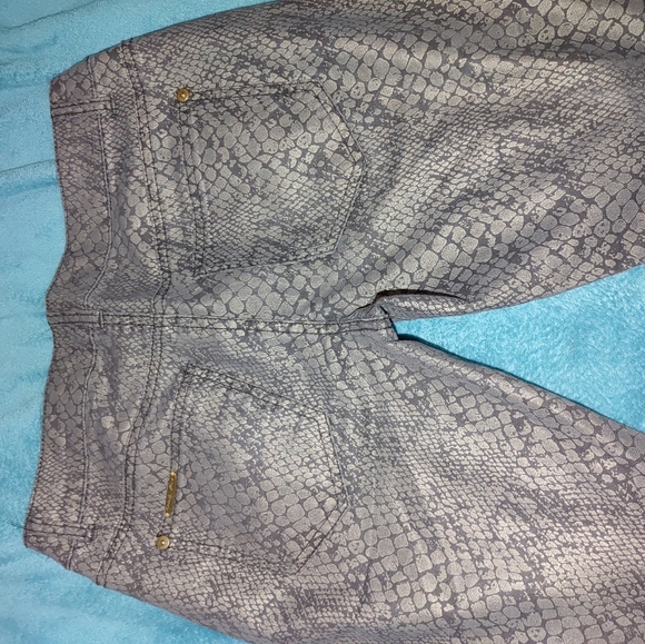 Outfit - Picture 3 of 6